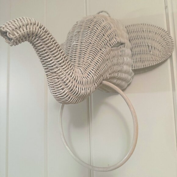 Wall-Mounted Wicker Elephant Ring Towel Holder Home Walll Decor Unique Handmade - Picture 8 of 11